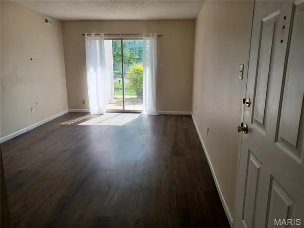 3129 Edwards Pl APT 102, Maryland Heights, MO 63043