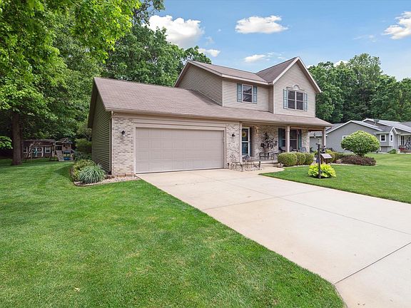 3rd image of 51738 Tall Pines Dr