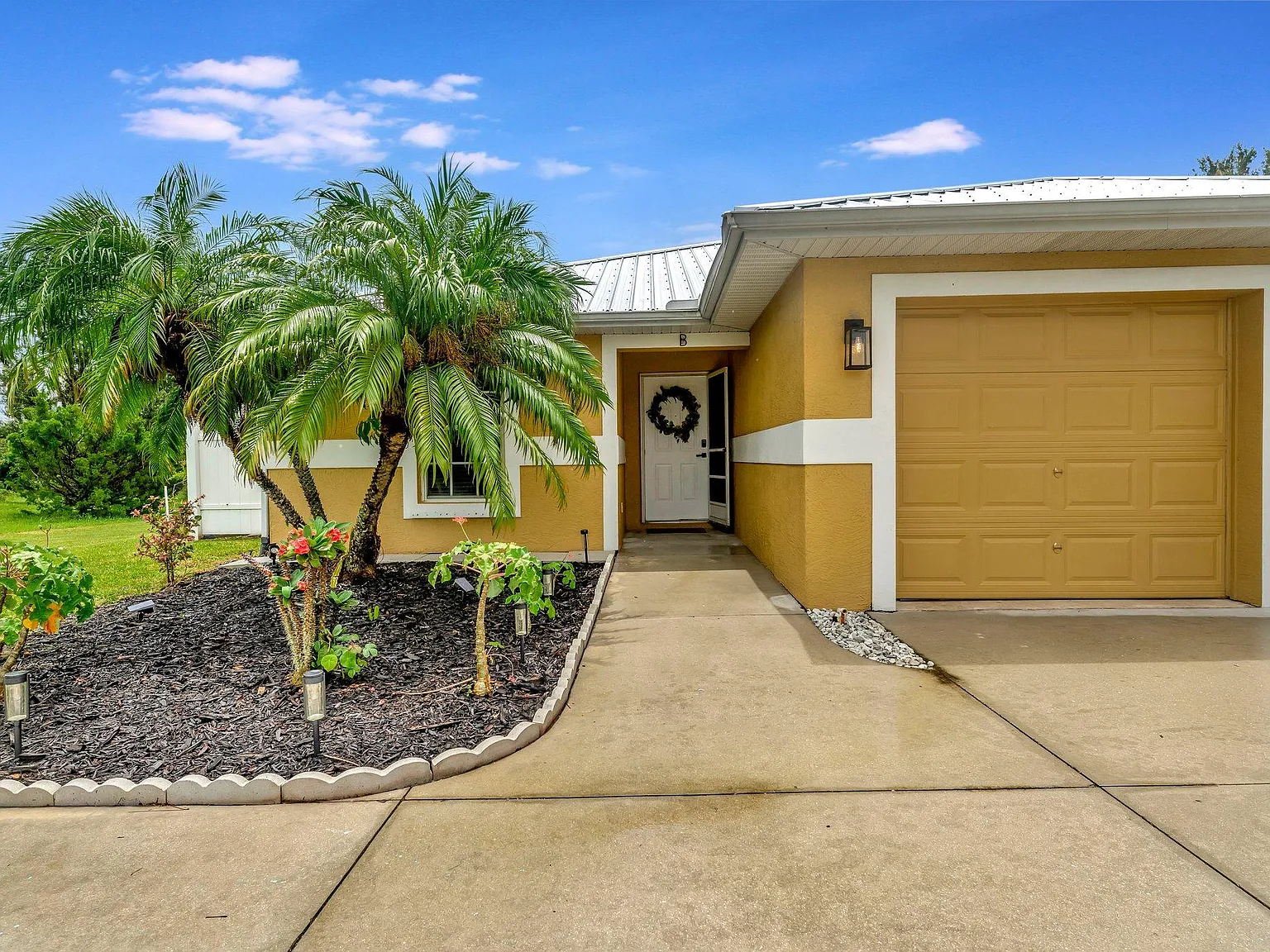 2 bed, 1200 sqft, $1,825 — Photo 1