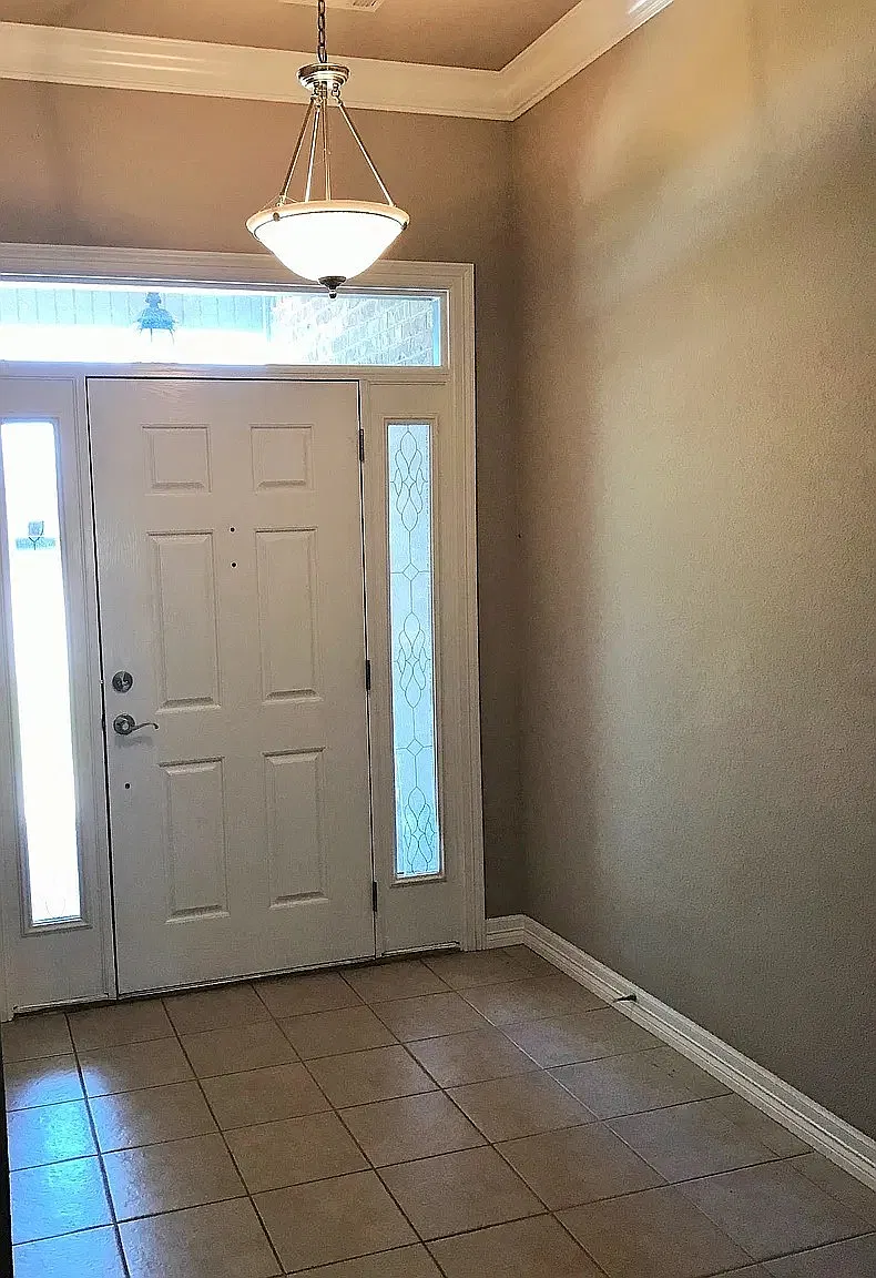 3 bed, 1819 sqft, $1,900 — Photo 2