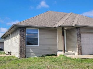 411A N Comanche, Clever, MO 65631