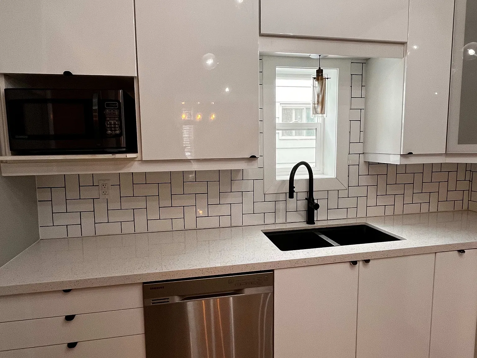 3 bed, $2,500 — Photo 2