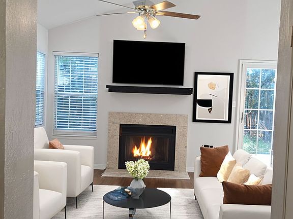 4th image of 1222 Royal Crest Dr