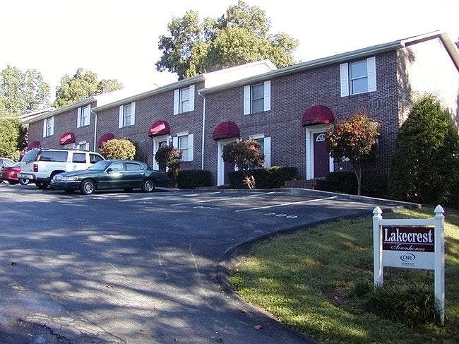 1st image of 404 Lakecrest Ln