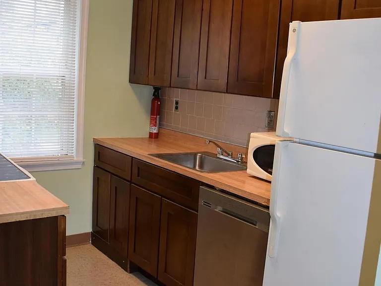 2057 38th St SE #301 — Photo 8