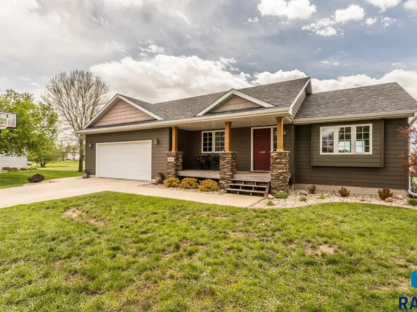 606 S Elizabeth Ave, Hills, MN 56138