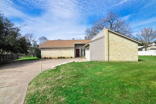 1st image of 2700 Normand Cir