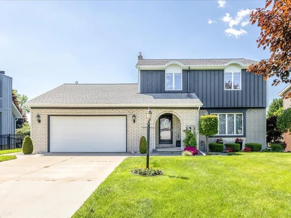 2860 Canal Dr, Port Huron, MI 48060