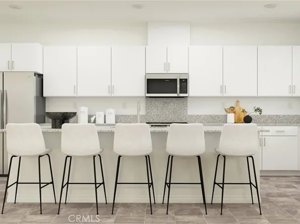 303 Sunny Oak Ln, Perris, CA 92570
