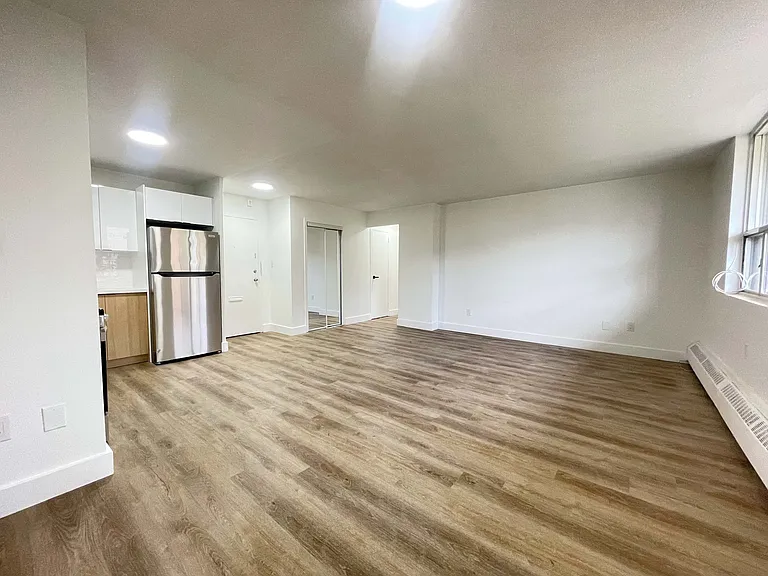 70 Paisley Blvd W — Photo 9