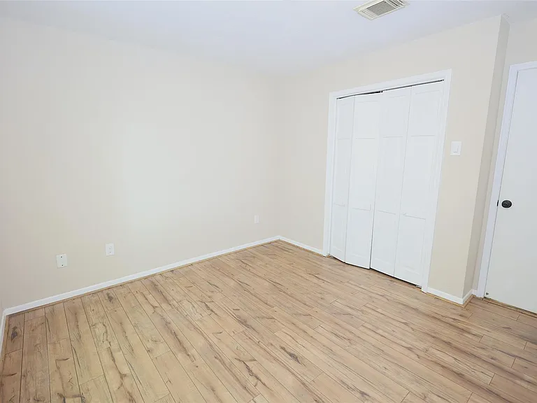 9422 Claridge Dr — Photo 12