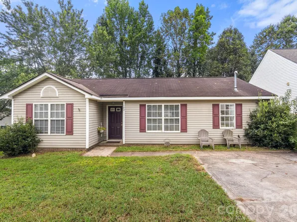 182 Kristens Court Dr, Mooresville, NC 28115