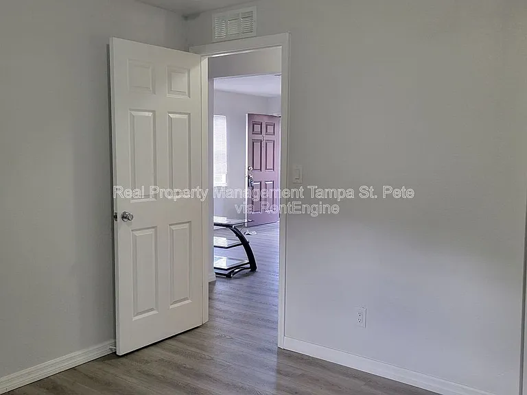 8429 N 39th St #4 — Photo 15