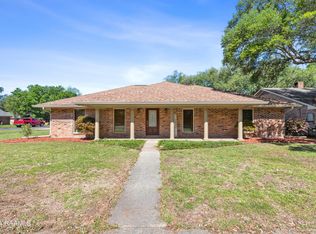 201 Pontalba Dr, Lafayette, LA 70503
