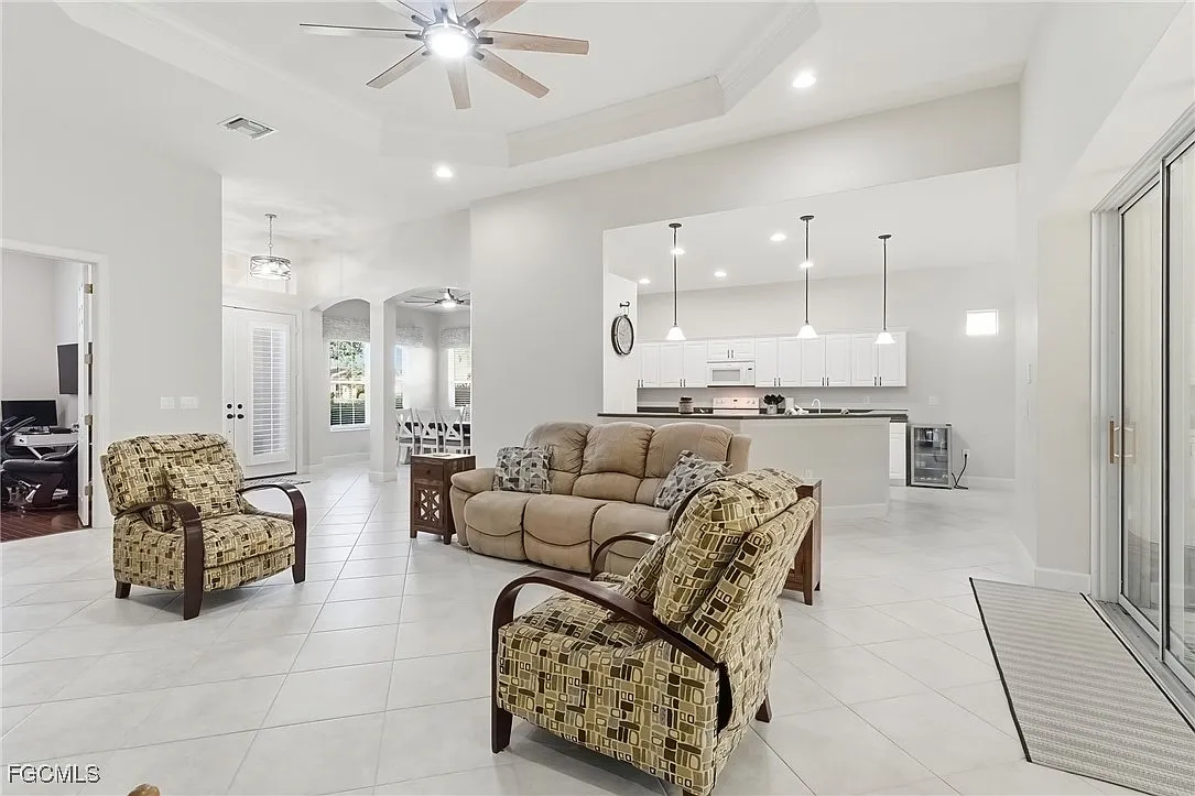 2 bed, 2.0 bath, 2153 sqft, $4,500 — Photo 4