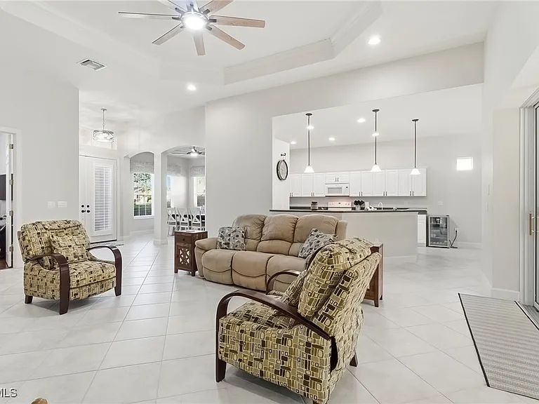 11225 Lithgow Ln — Photo 4