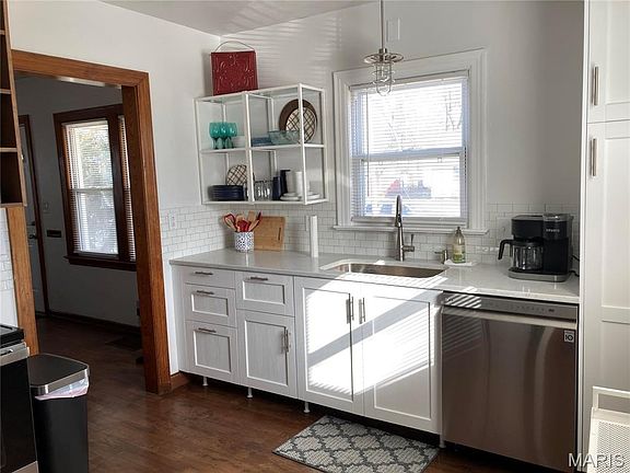 3rd image of 816 S Baltimore St