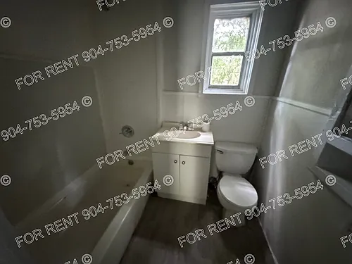 1394 Prince St Photo 1