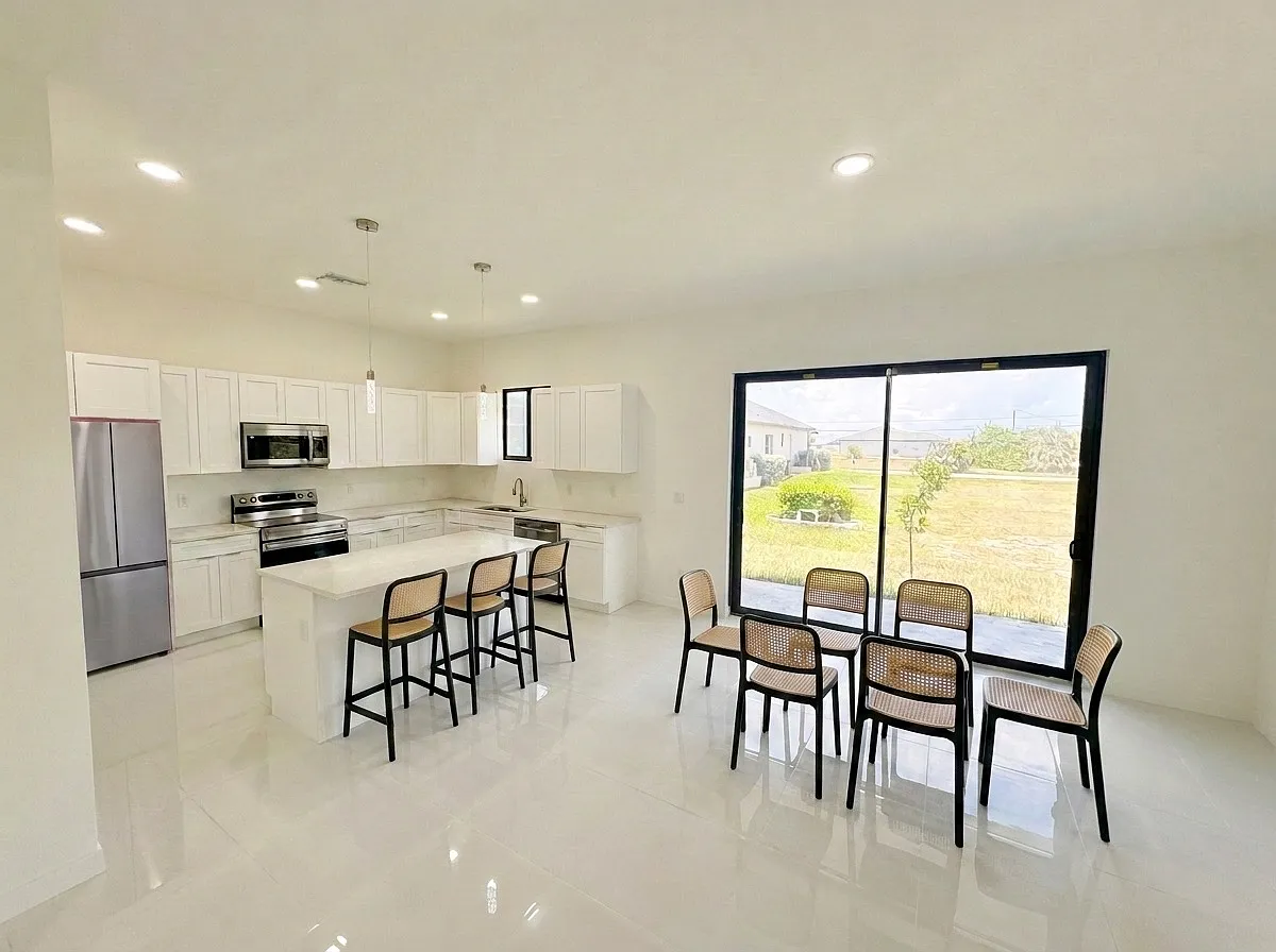 4 bed, 1905 sqft, $2,200 — Photo 1