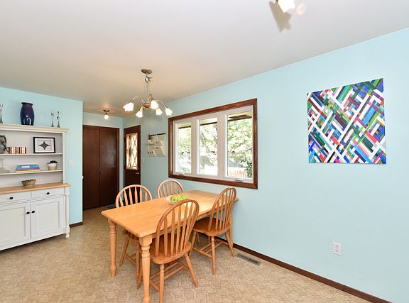 5th image of 615 Holdridge Ave