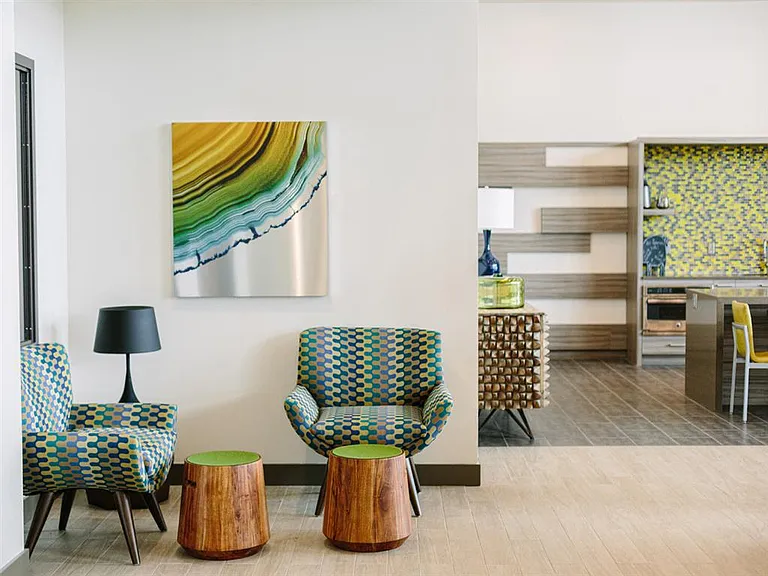 HUB 9 — Photo 21
