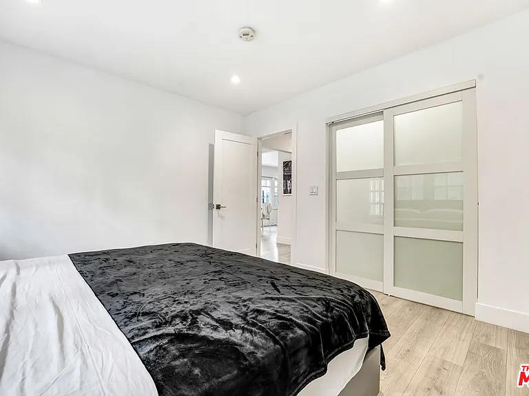 6145 Carlos Ave — Photo 12