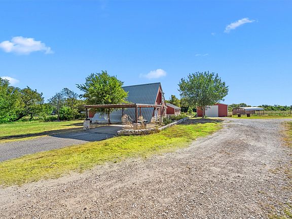 3rd image of 518 Warren Rd