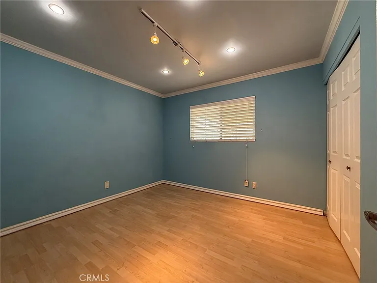 1127 S Nantes Ave — Photo 16