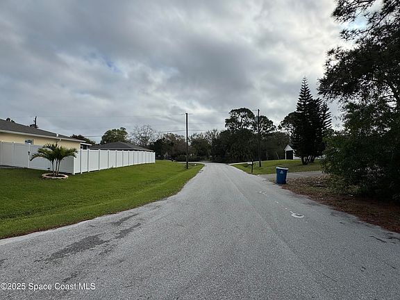 4th image of 1206 Larkspur St SE