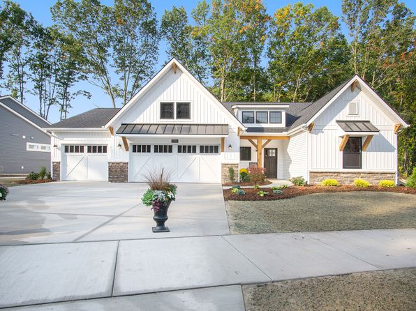 17505 Shinnecock Dr, Spring Lake, MI 49456