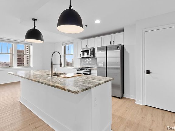5th image of 525 W Lafayette Blvd APT 8-12A