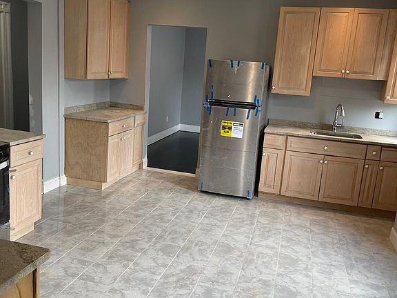 4th image of 23 Nightingale St #2