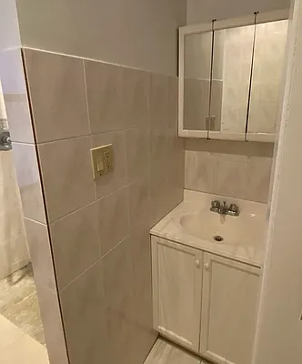 Rented by Current Real Estate Advisors | media 10