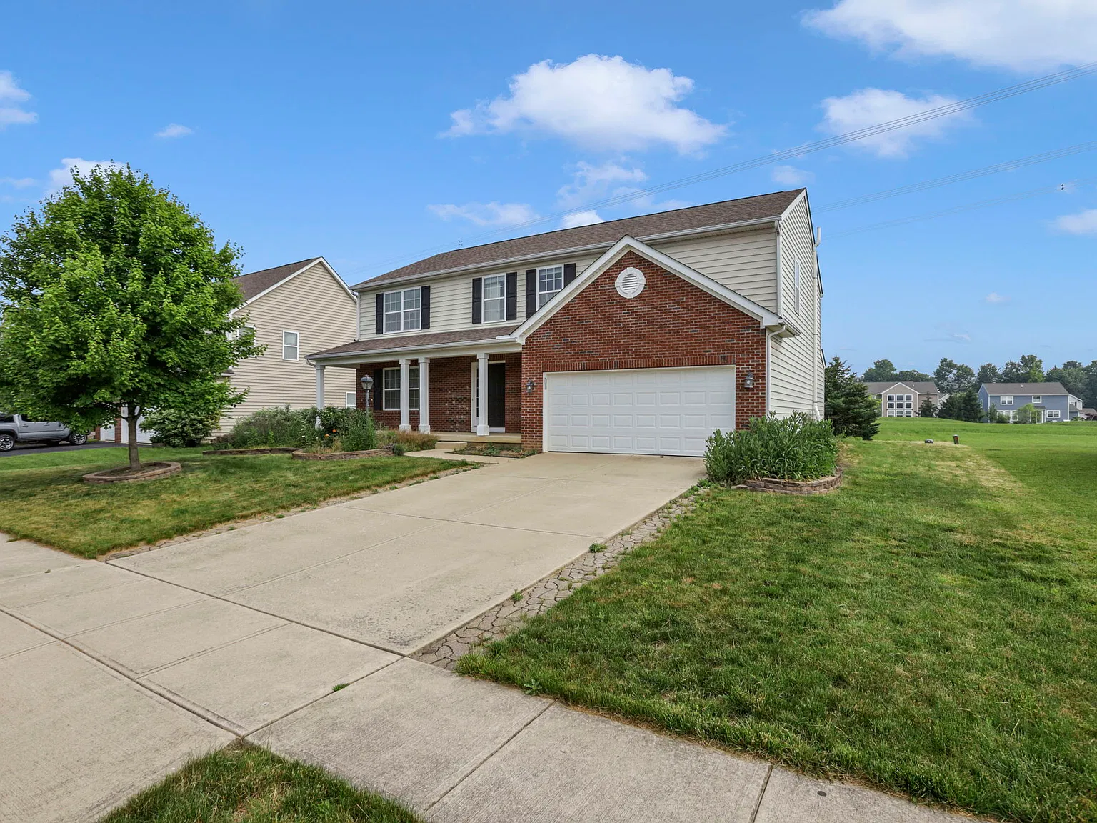 4 bed, 3.5 bath, 3400 sqft, $3,299 — Photo 3