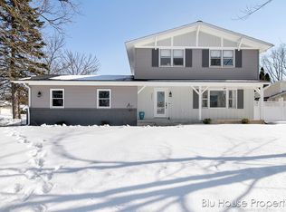 3906 Kirkshire Dr SE, Grand Rapids, MI 49508