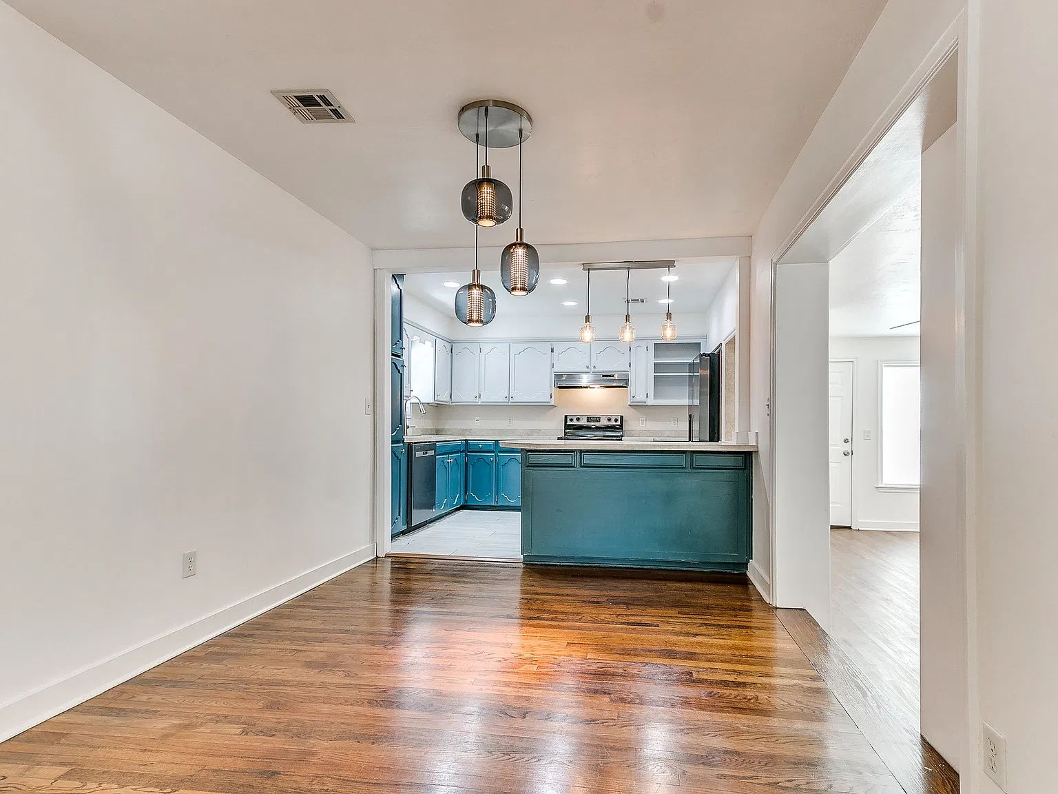 3 bed, 1330 sqft, $1,650 — Photo 4