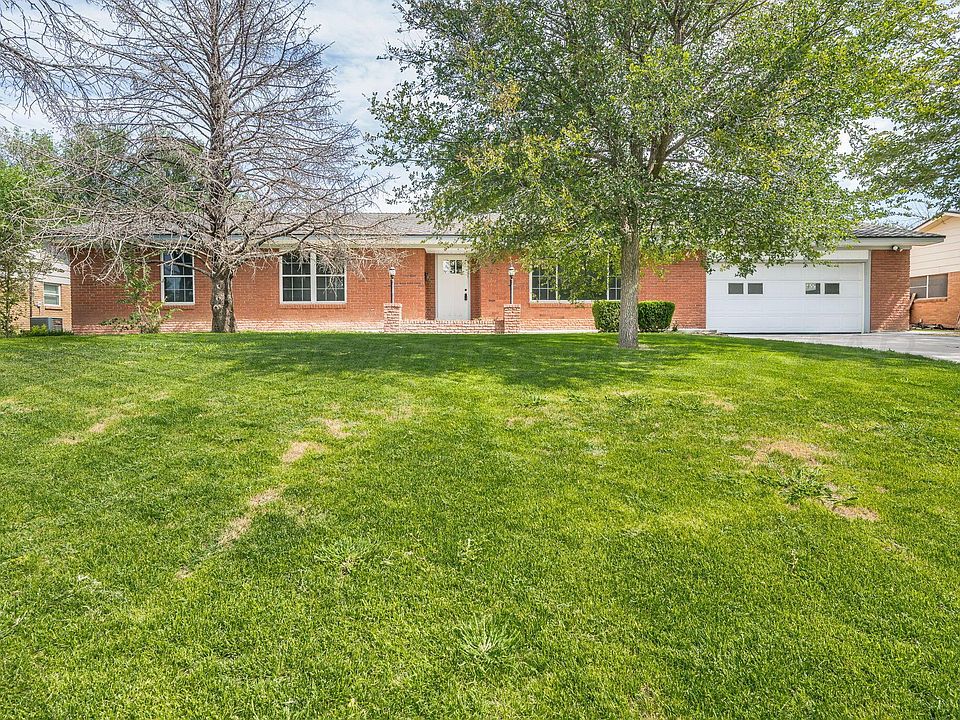1st image of 1409 Hillcrest Dr