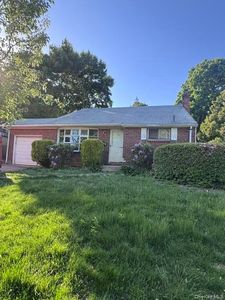 15 Foley Place, Huntington Station, NY, 11746
