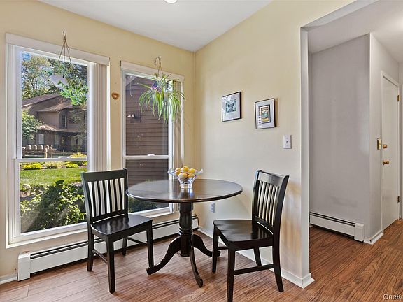 4th image of 122 Woods Brooke Circle