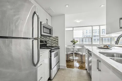 225 Davisville Ave Photo 1