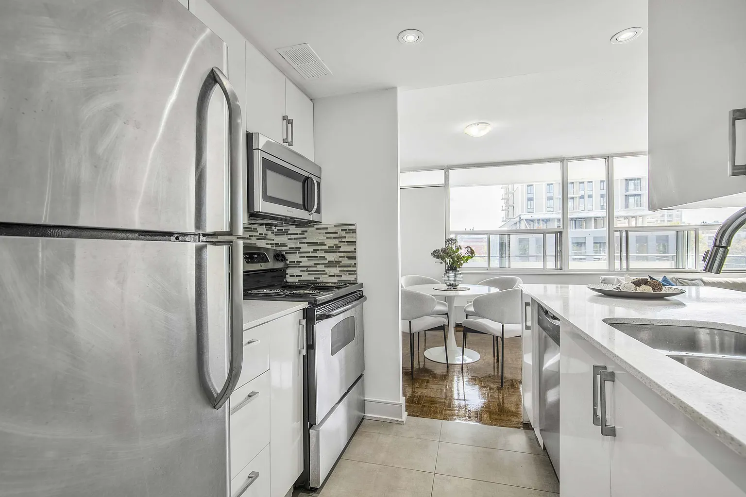 225 Davisville Ave #1275237 photo 1