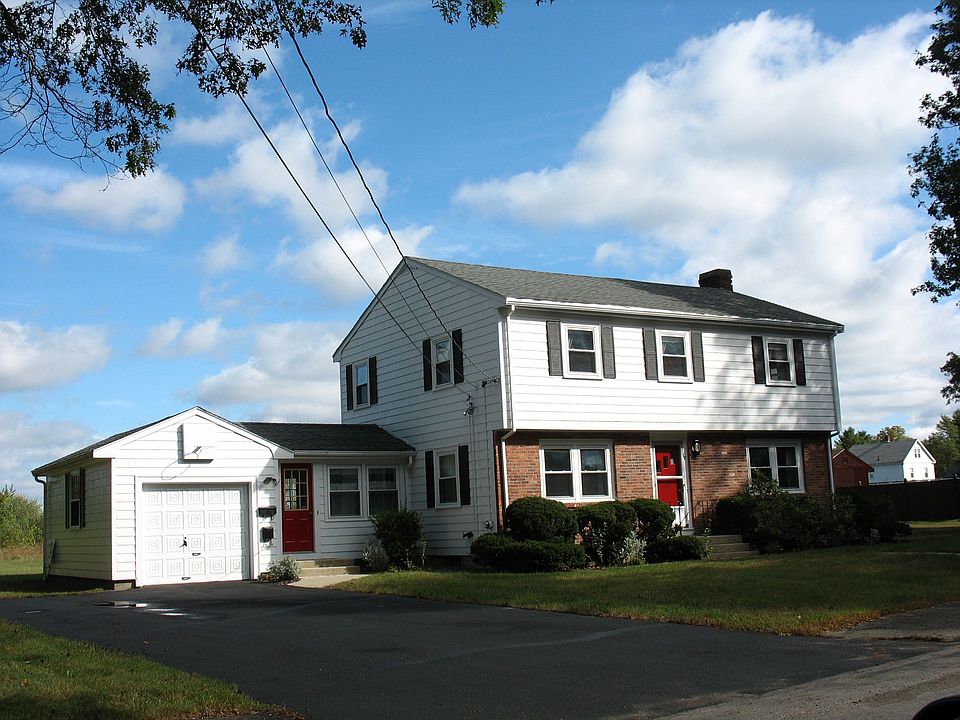 Spacious 4 bedroom colonial under $400k
