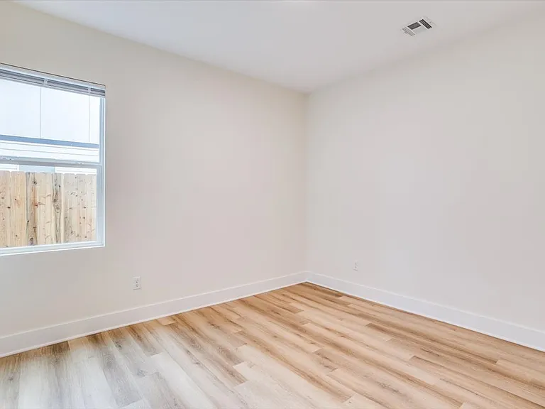 5644 E Bristol St — Photo 21