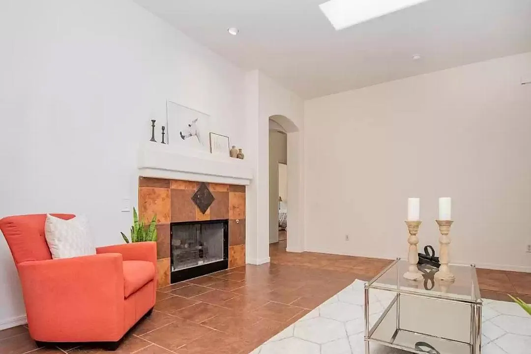 3 bed, 2260 sqft, $2,300 — Photo 4