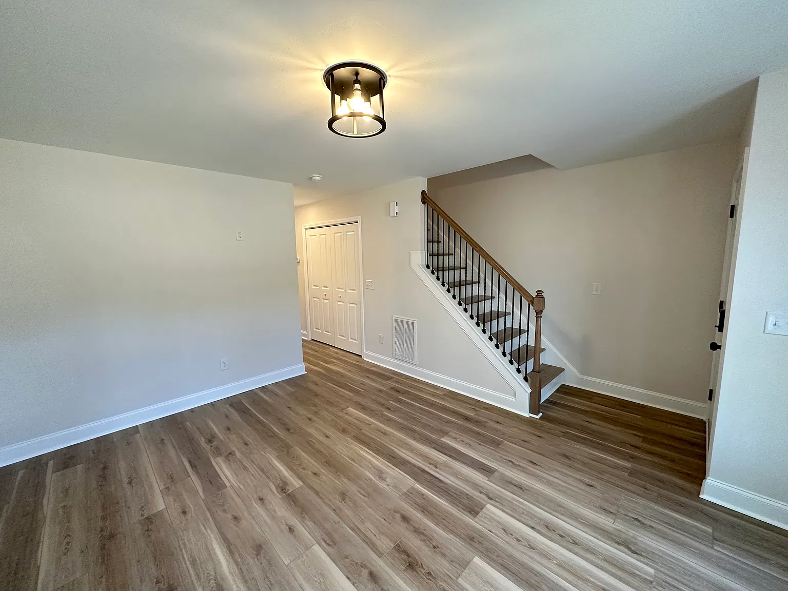 2 bed, 1.5 bath, 1100 sqft, $1,400 — Photo 4