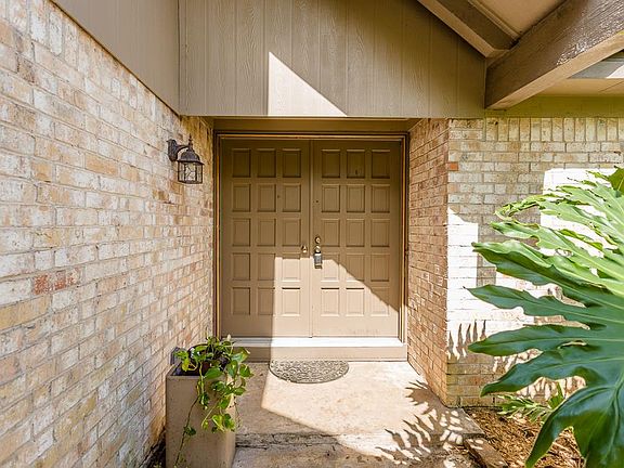 4th image of 2707 Quail Valley East Dr