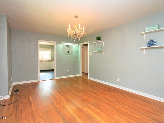 3rd image of 2417 Emoriland Blvd