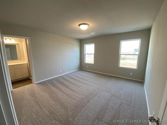 5th image of 2102 Walnut Hill Ln