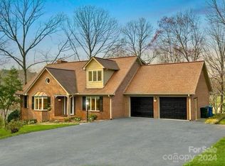3905 Pinecrest Dr NE, Hickory, NC 28601