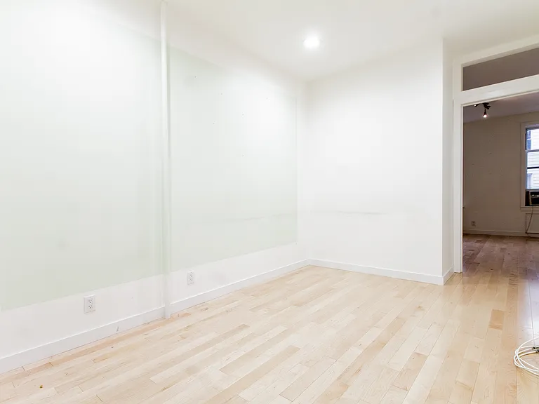 67 Jewel St #2R — Photo 5